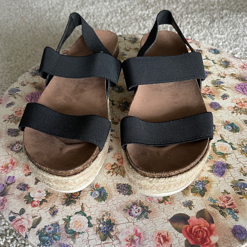 Madden Girl Sandals 8 - Picture 2 of 3